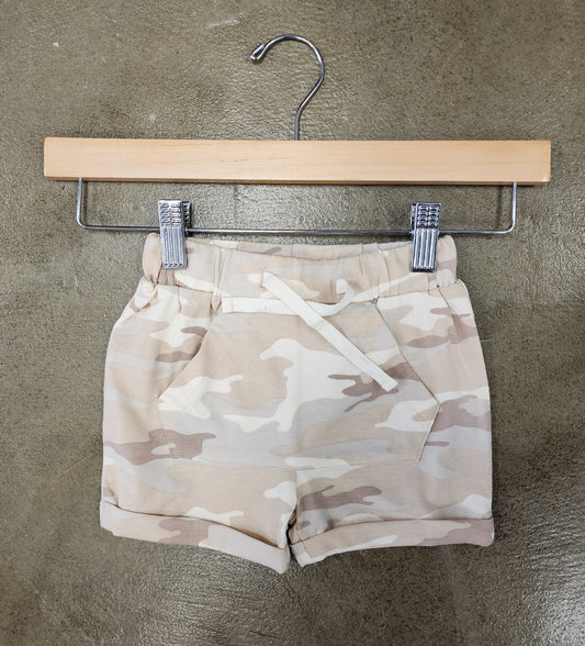 Kangaroo Pocket Short in Neutral Camo